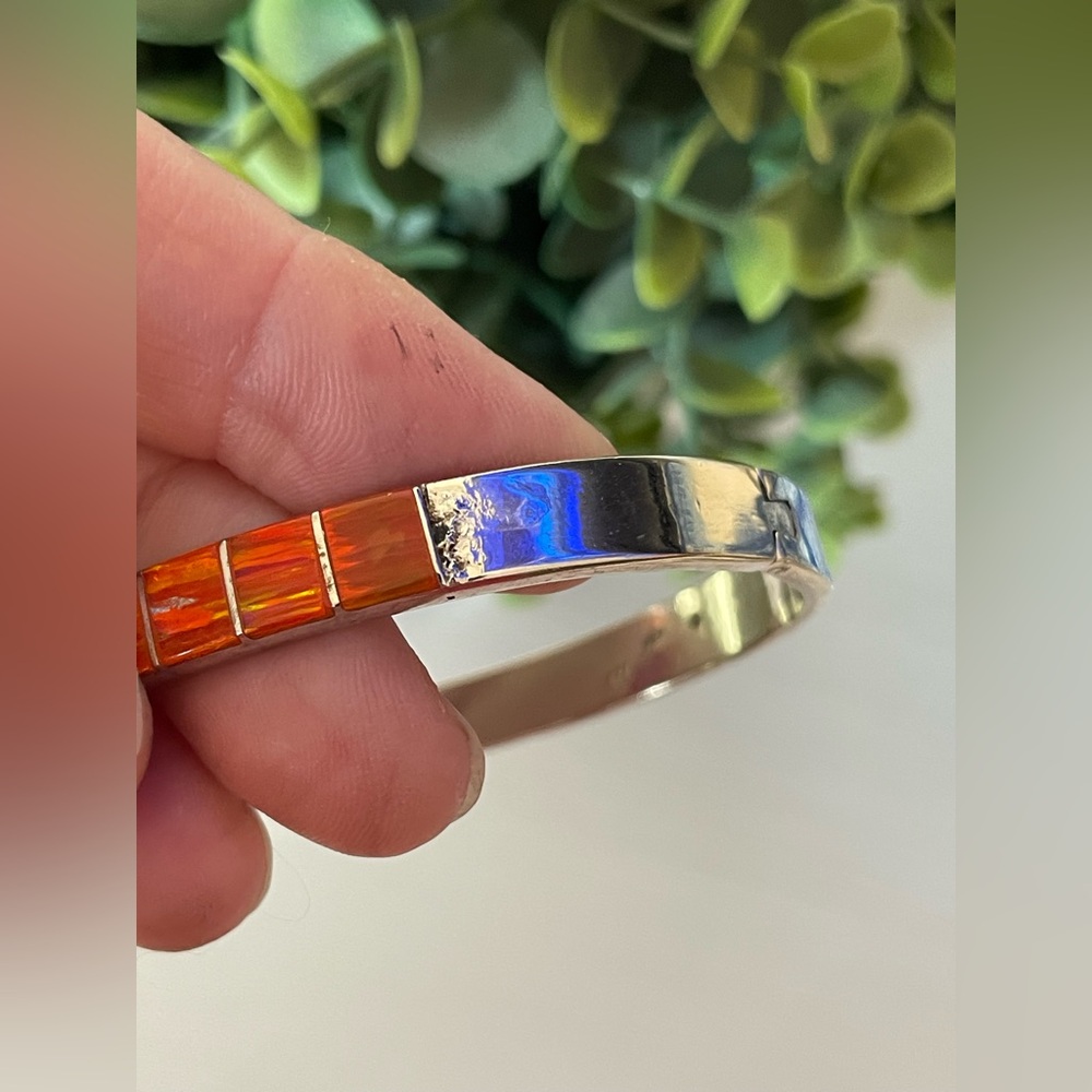VINTAGE MEXICO STERLING SILVER ORANGE FIRE OPAL HINGED BANGLE BRACELET, 7" - Picture 5 of 9